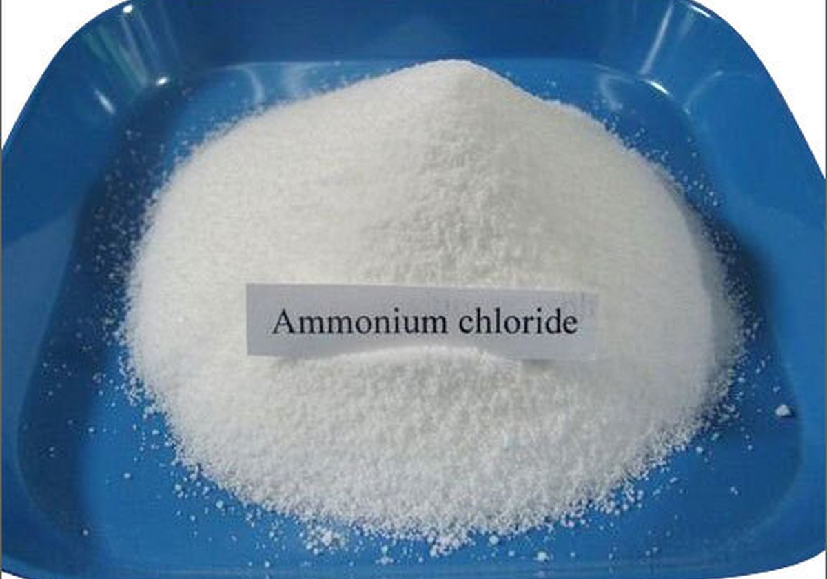 Fine white ammonium chloride material sample